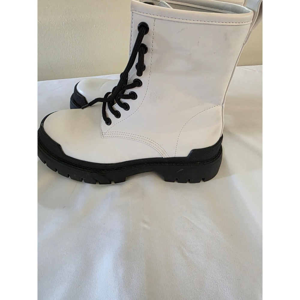 White Combat Boots Women's Size 7 Lace Up Chunky Lug Sole Platform